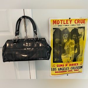 Lux De Ville Black Kisslock Faux Patent Leather Purse with Leopard inner lining